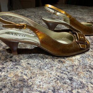 Franco Sarto Leather heels in a size 10 with a 2 1/2 inch heel, color: gold